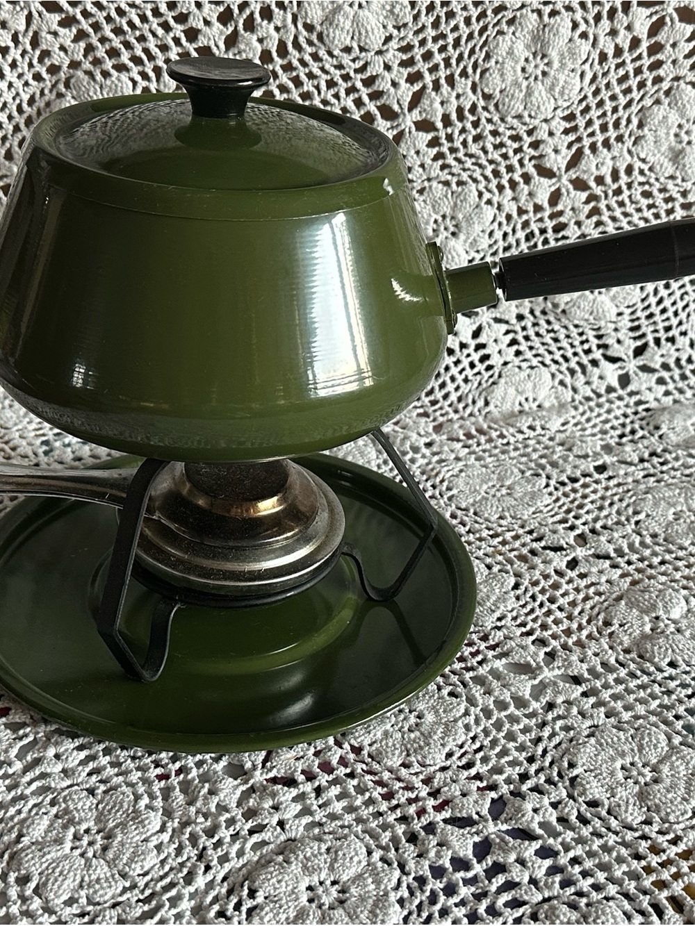 Vintage 1970’s Avocado Green Enamel Fondue Set with Black Handle